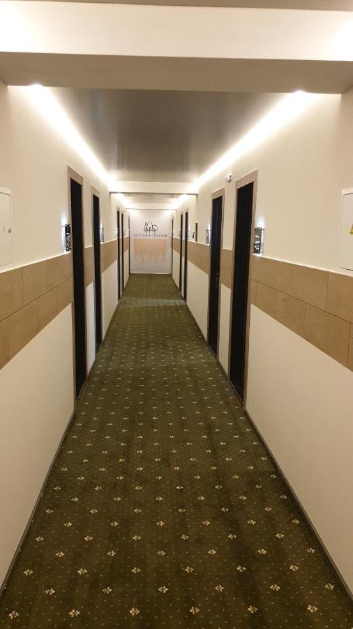 River Park Hotel Kovel Bagian luar foto
