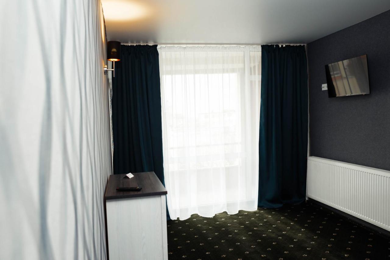 River Park Hotel Kovel Bagian luar foto