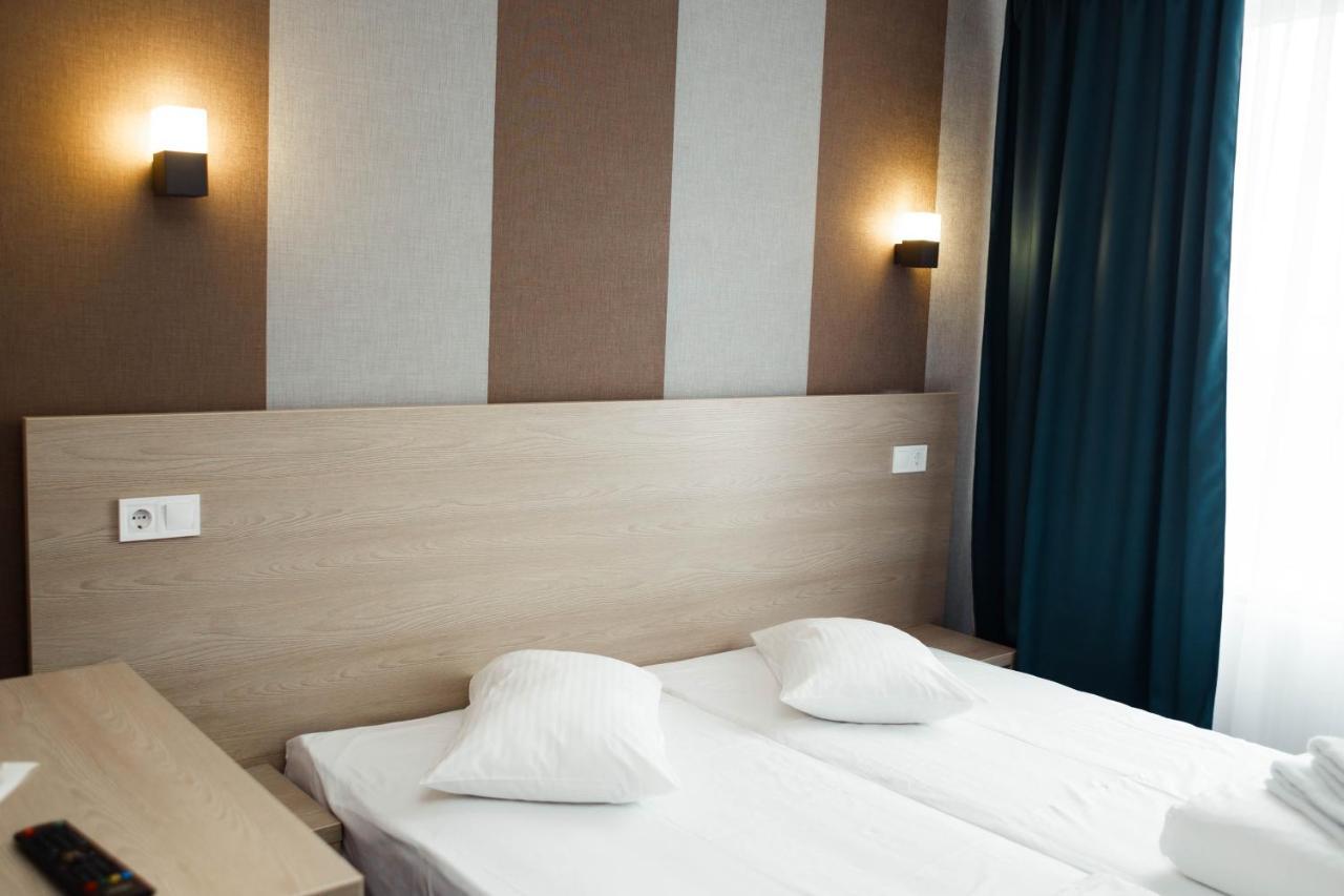 River Park Hotel Kovel Bagian luar foto